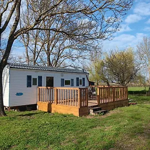 https://mobilhome-cosy-au-calme-de-la-campagne.midi-pyreneeshotels.com